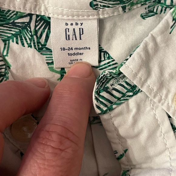 Baby Gap 18-24 month short sleeved button down, dinosaurs! - Picture 4 of 5
